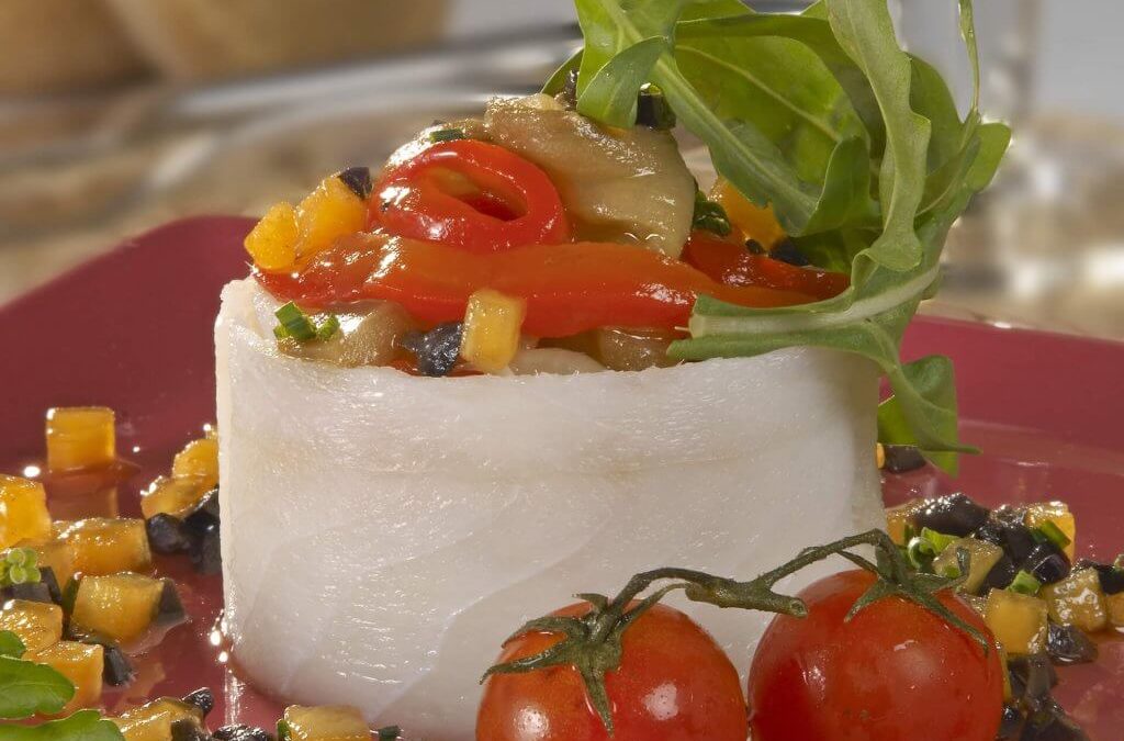 Salad of sliced cod, with escalivada, “Persimon®” kaki base and Seville black olives