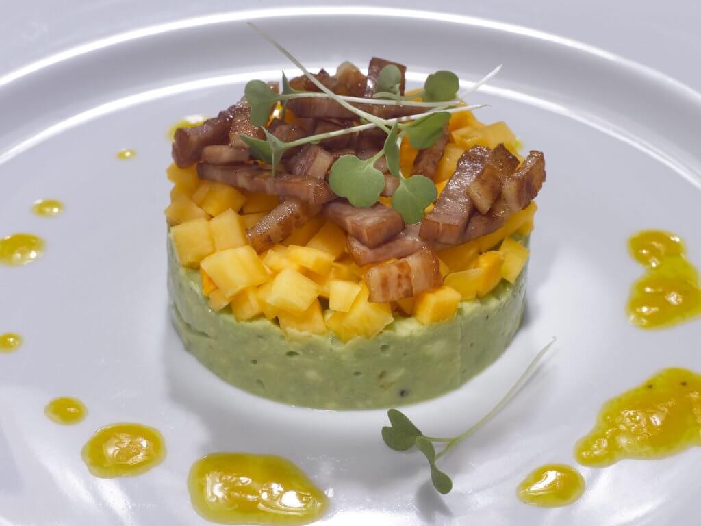 Tartar de Kaki DOP, aguacate, beicon y naranja de L'Oncle Pere